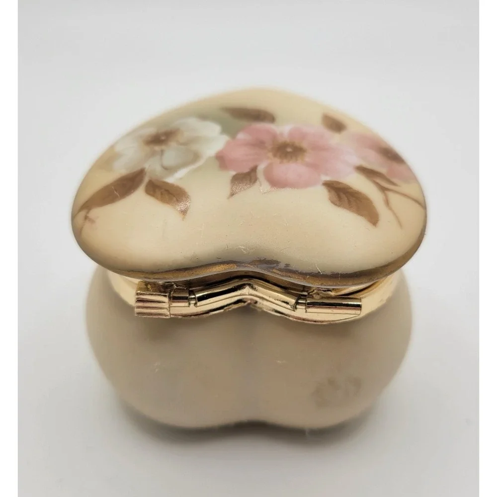 VTG Hummelwerk Victorian Garden Heart Shaped Dogwood Floral Hinged Trinket Box‎